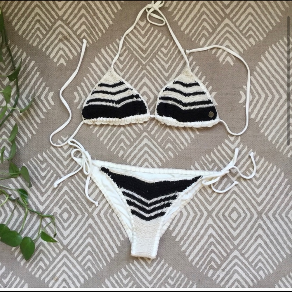 NWOT Billabong Crochet Bikini